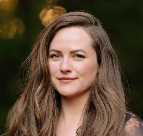 Rebecca Ross portrait